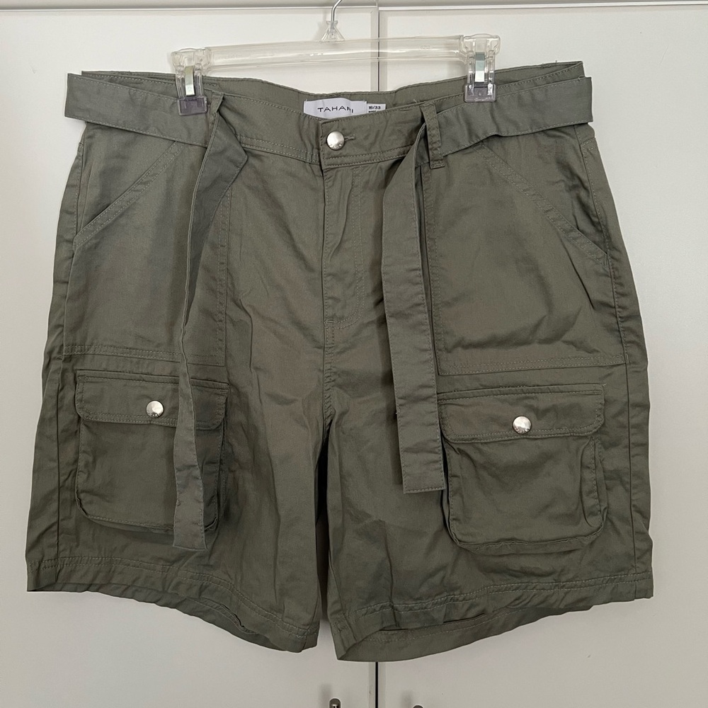 Tahari Women’s Dark Green Cargo Shorts Sz 16